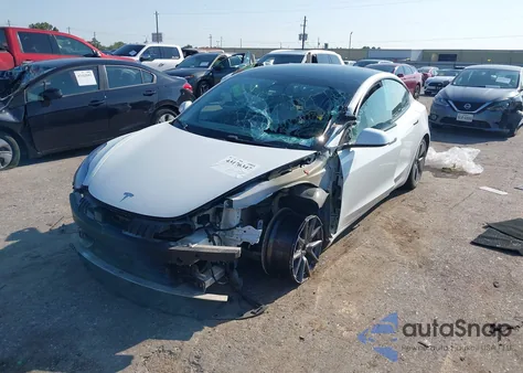 2021 Tesla Model 3 Long Range Dual Motor All-Wheel Drive z USA, uszkodzony, nr VIN 5YJ3E1EB9MF869573
